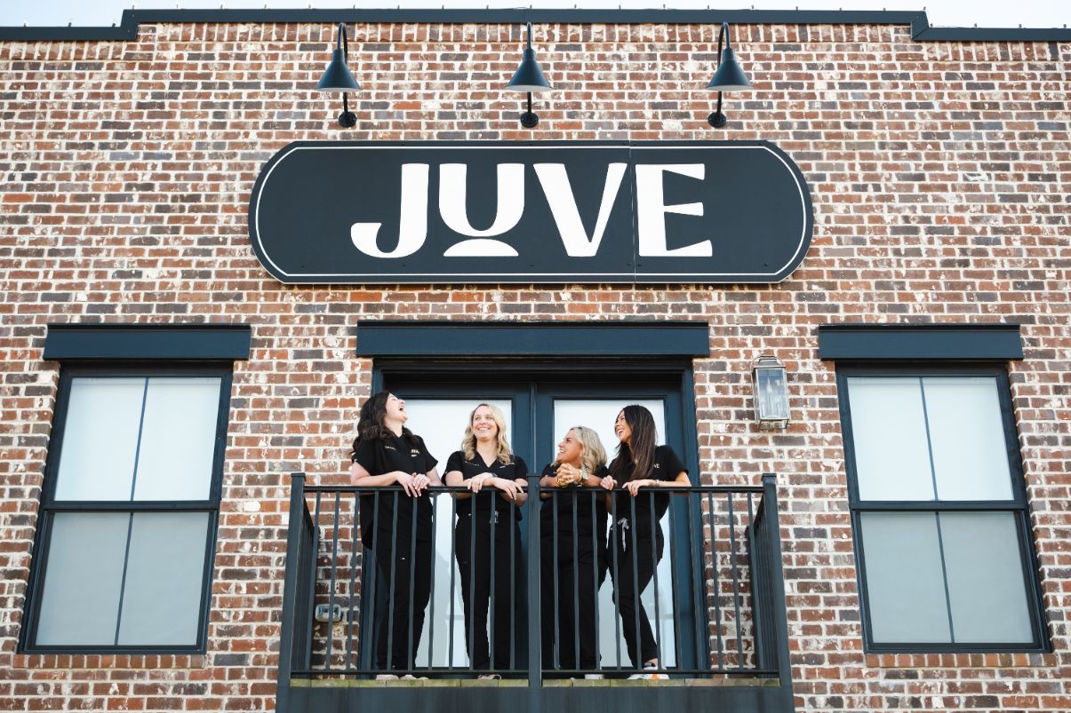 Front of Juve building with providers